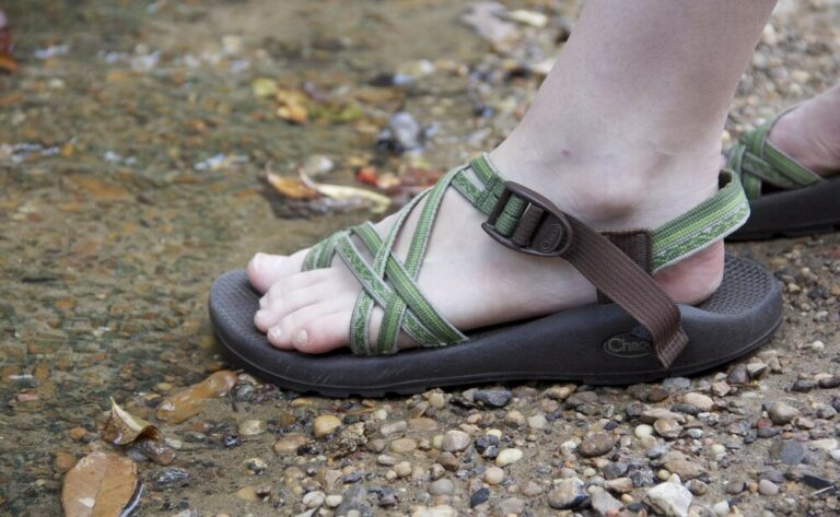 Best Walking Sandals for Men – 2022 Reviews